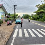 Strong Point Pagi, Polsek Krueng Sabee Hadir di Titik Rawan Kecelakaan Demi Keselamatan Warga